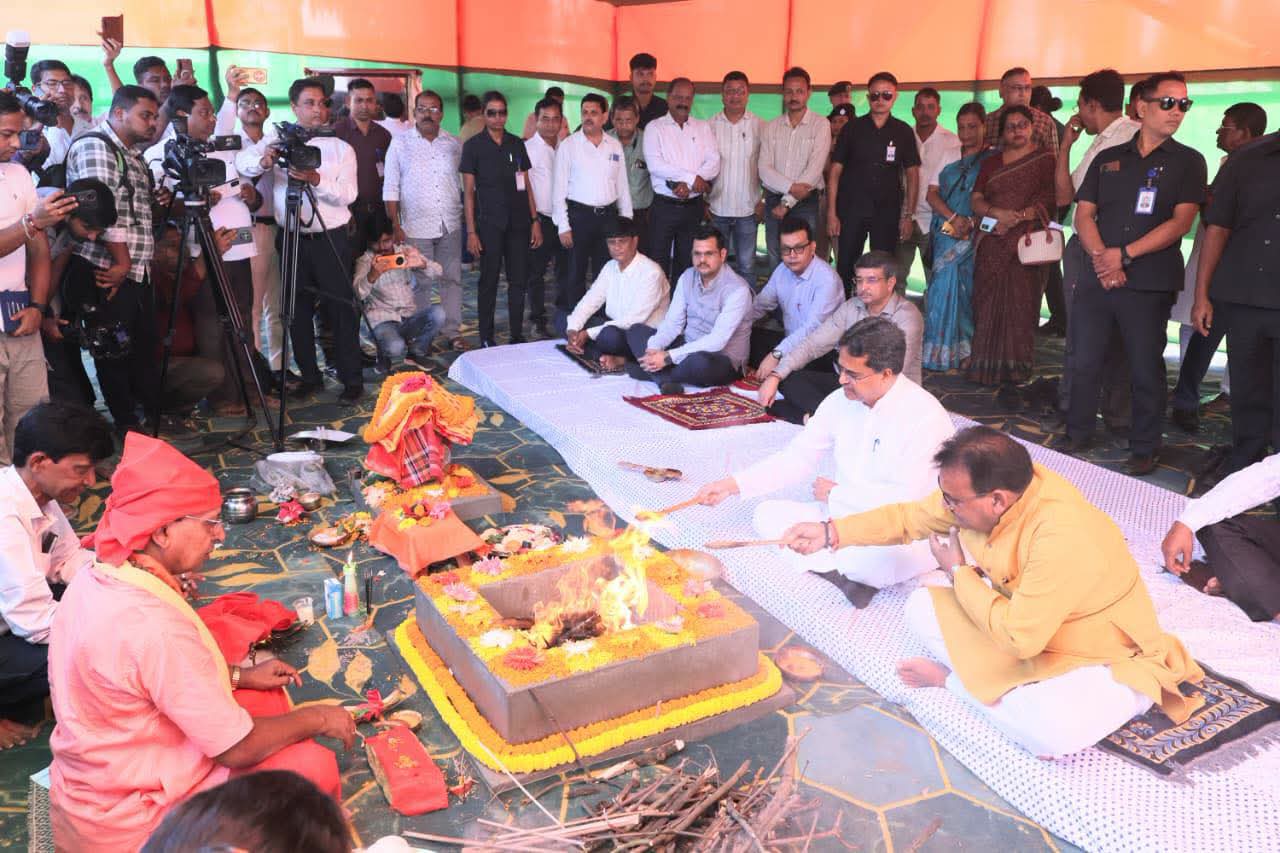 Chief Minister lays foundation stone for expansion of Gomati District Hospital